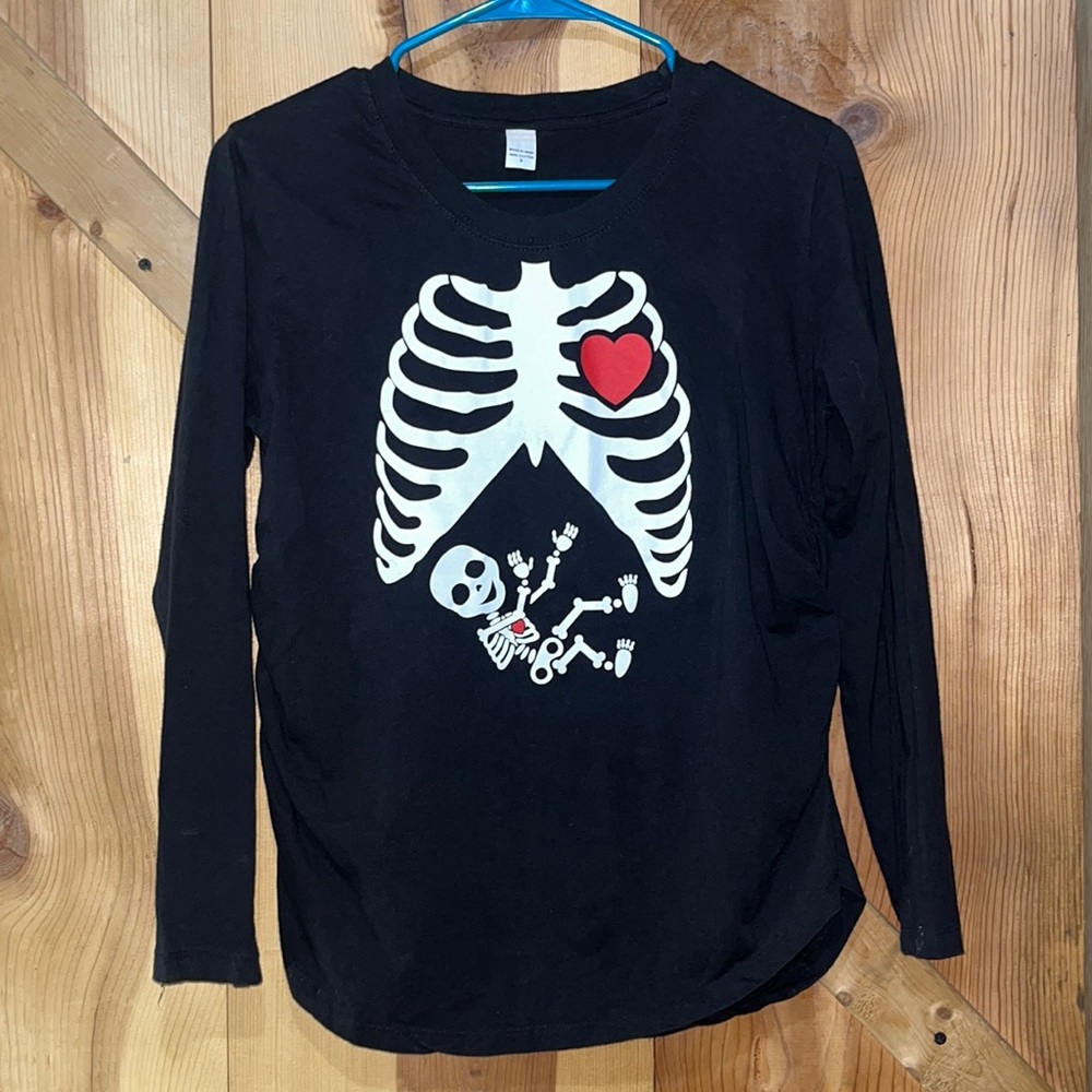 Monag size small long sleeve maternity black tee shirt with graphics